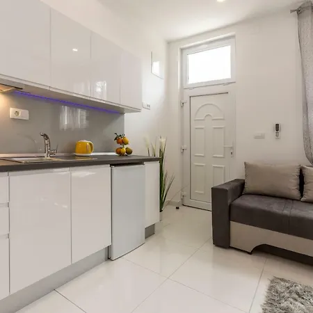 Twins Apartment *